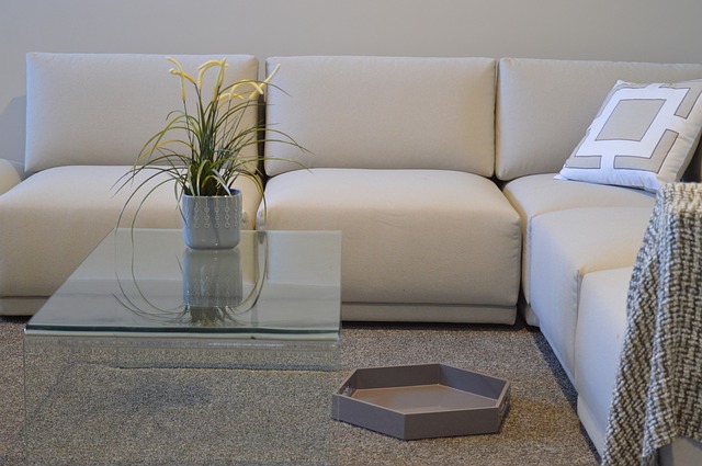 Idealna przestrzeń do wypoczynku – zalety posiadania sofy w salonie