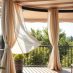 Zasłony na taras i balkon: jak wybrać materiały i montaż, by połączyć ochronę z estetyką przestrzeni outdoorowej