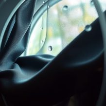 Jak prać zasłony zaciemniające, by zachować ich funkcję i wygląd na dłużej